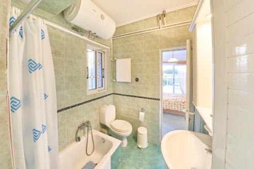 A bathroom at The Mardim Villa