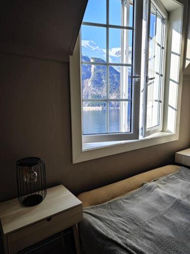 a bedroom with a bed and a large window at Rekkehus Tyssedal Trolltunga in Tveit