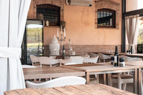 a restaurant with wooden tables and white chairs at RESIDENCE BACO Da SETA in Mestre