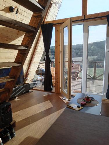 Ein allgemeiner Bergblick oder ein Berglick von des Chalets aus