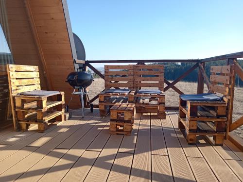 Ein Balkon oder eine Terrasse in der Unterkunft Vikendica "Koliba kraj puta"