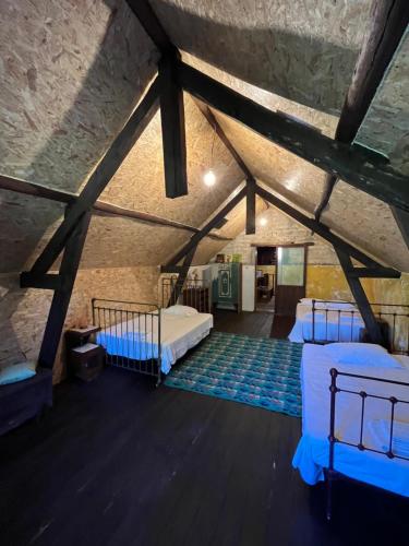 a room with two beds in a attic at Aveiro Maias Village - CASA DA ROSA 