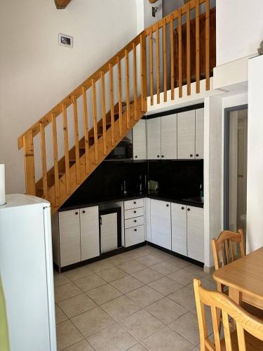 Photo de la galerie de l'établissement HOLIDAYLAND 434 VILLA T2 MEZZANINE 6 couchages NARBONNE PLAGE, à Narbonne-Plage