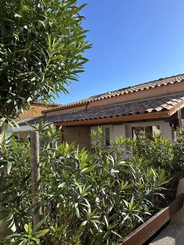 Photo de la galerie de l'établissement HOLIDAYLAND 437 VILLA T2 MEZZANINE 6 couchages NARBONNE PLAGE, à Narbonne-Plage