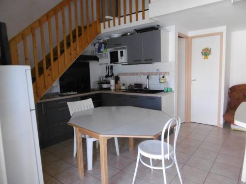 Photo de la galerie de l'établissement HOLIDAYLAND 330 VILLA T2 MEZZANINE 6 couchages climatisé NARBONNE PLAGE, à Narbonne-Plage