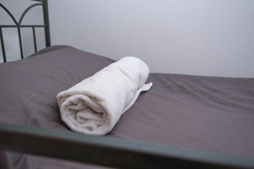 a towel laying on top of a bed at Villa Elpaix in Marsala