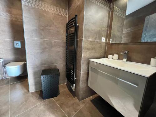 a bathroom with a sink and a toilet at Appartement Sole - vue golfe de Porto Vecchio in Porto-Vecchio