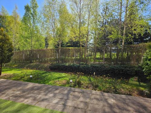 a backyard with a fence and a garden at TERRA KOMPLEX D3 - Private apartment - Golf, Skiing & SPA in Razlog
