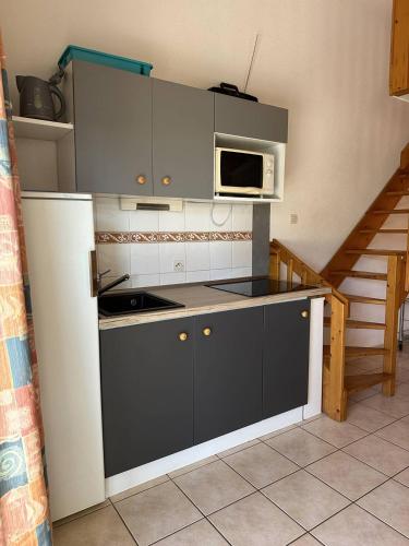 Photo de la galerie de l'établissement HOLIDAYLAND 430 VILLA T2 MEZZANINE 4 couchages NARBONNE PLAGE, à Narbonne-Plage