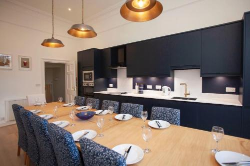 a dining room with a table and chairs and a kitchen at ※ Stunning, Bath Townhouse, City Centre (AS) ※ in Bath