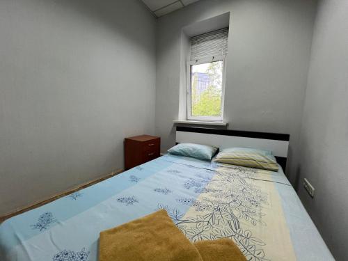 a bedroom with a bed and a window at Міні-готель "Старовокзальний" in Kyiv