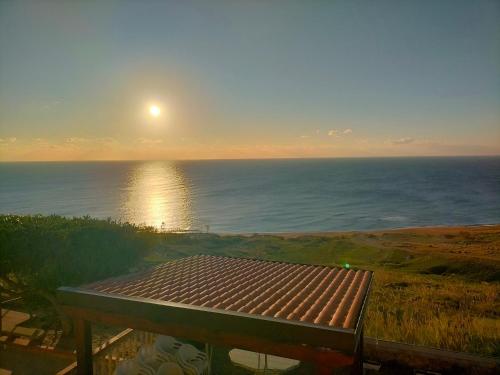 a view of the ocean with the sun in the sky at Re Mare B&B in Crotone