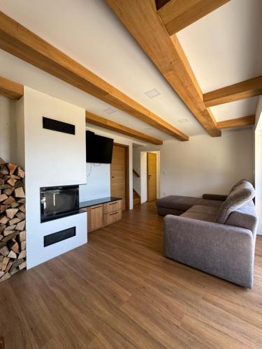 TV a/nebo společenská místnost v ubytování Špan Cottage