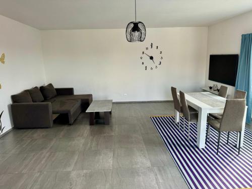 TV a/nebo společenská místnost v ubytování Byt apartman 74m2 vyhled klid priroda