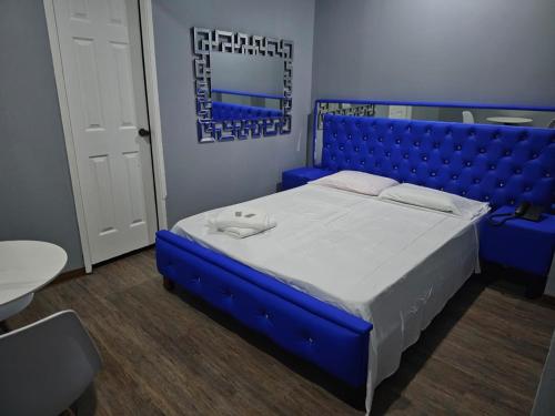 a blue bed with a blue headboard in a room at RESIDENCIAL LA MALVARROSA in Panama City
