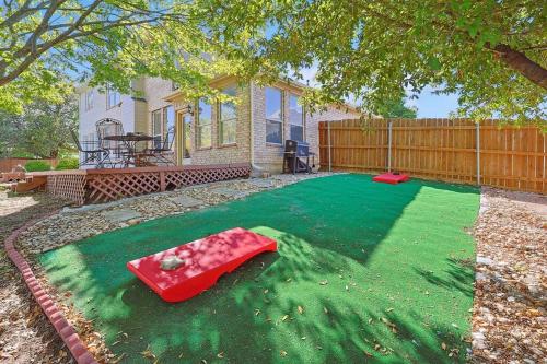 Zahrada ubytování Wellness Oasis 5BR W Pool + Huge Yard + Fire Pit