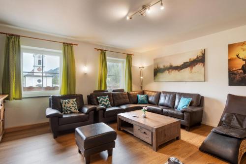 a living room with couches and a coffee table at Familienfreundliche Ferienwohnung mit eigener Terrasse, FeWo 8 in Thiersee