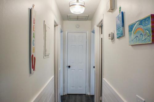 Beachside Bliss - Breakfast, Walk to Schooners, Sleeps 15, Fenced Privacy photo 25
