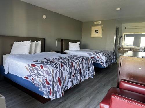 Postel nebo postele na pokoji v ubytování Riverview Inn