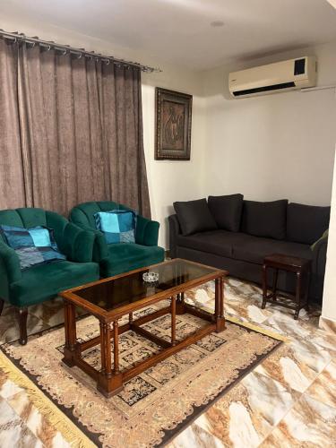 Кът за сядане в Vvip room in f-6 Markaz Islamabad