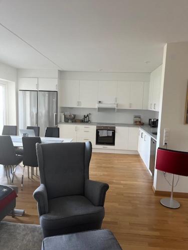 Ljus lägenhet i Båstad tesisinde mutfak veya mini mutfak
