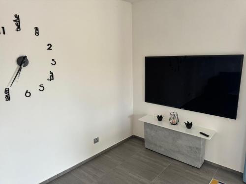 TV a/nebo společenská místnost v ubytování Byt apartman 74m2 vyhled klid priroda