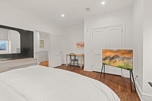 a bedroom with a bed and a painting on the wall at Stay Rafa At 2000 Spruce in Philadelphia