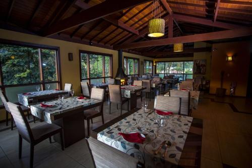 מסעדה או מקום אחר לאכול בו ב-Eco Resort Serra Imperial