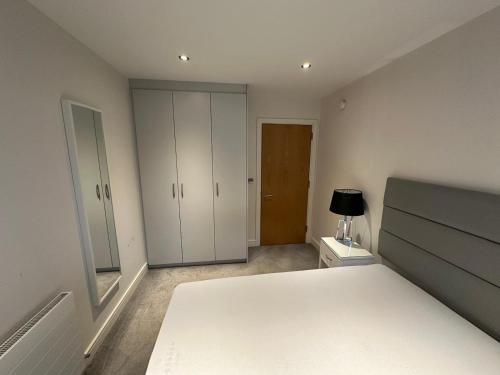 Un pat sau paturi într-o cameră la Double Room Homestay
