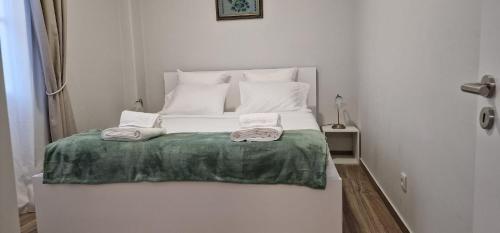 Postel nebo postele na pokoji v ubytování Machico Heart Suites