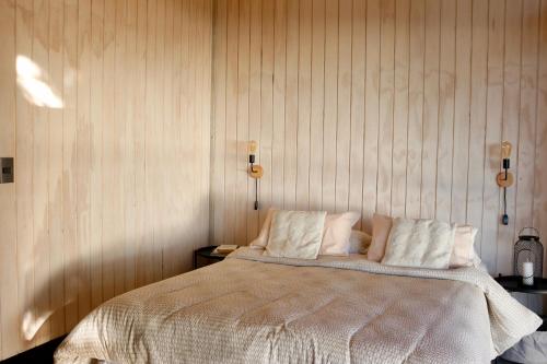 a bedroom with a bed with white sheets and pillows at Casa Mirador Roca in Matanzas