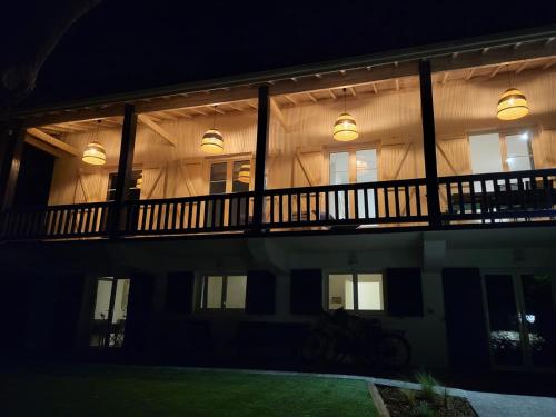 a house with lights on the side of it at night at Villa Kerjoa - T8 - grand jardin in Arcachon