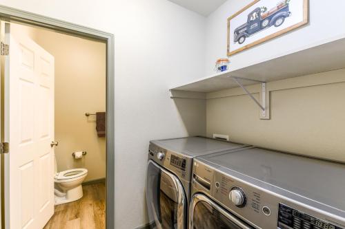 a laundry room with a washer and dryer at Palouse View Villa in Moscow