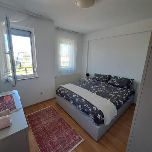 Postel nebo postele na pokoji v ubytování Cozy Apartment in Prizren