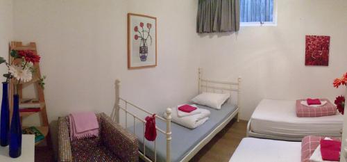 Ένα ή περισσότερα κρεβάτια σε δωμάτιο στο Zonnig appartement met terrasje