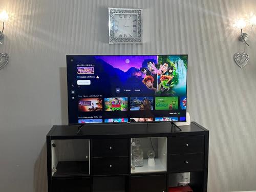 TV a/nebo společenská místnost v ubytování Charming 2-Bedroom in MANCHESTER