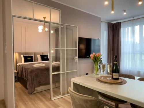 Postel nebo postele na pokoji v ubytování URBAN APARTMENTS LUXURY Opolska 10 No 29, Free Garage, Self Check-in