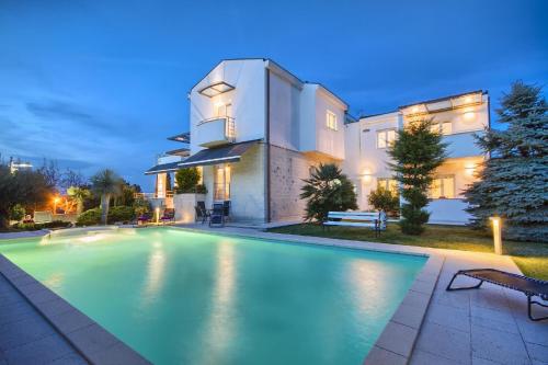 Ferienhaus mit Privatpool für 12 Personen ca 230 qm in Pjescana Uvala, Istrien Istrische Riviera