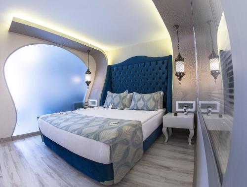 Postel nebo postele na pokoji v ubytování Demonti Hotel
