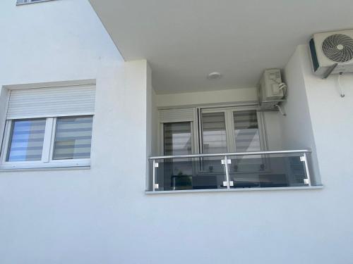 Ein Balkon oder eine Terrasse in der Unterkunft Апартман Милица