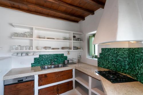 Dapur atau dapur kecil di Villa Irilia, Private Pool with Unrestricted Sea View