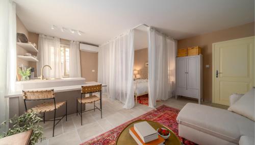 Montalbano Gem - Heritage Studio With Airy Vibes