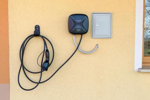 a computer mouse hooked up to a ipod on a wall at Quiet family house Butterfly place in Dob