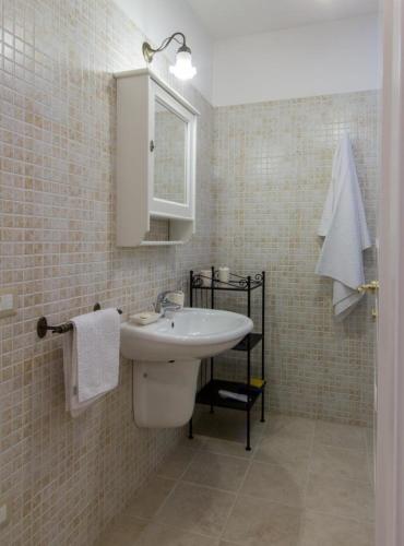 Et badeværelse på Wohnung in Martina Franca mit Möblierter Terrasse