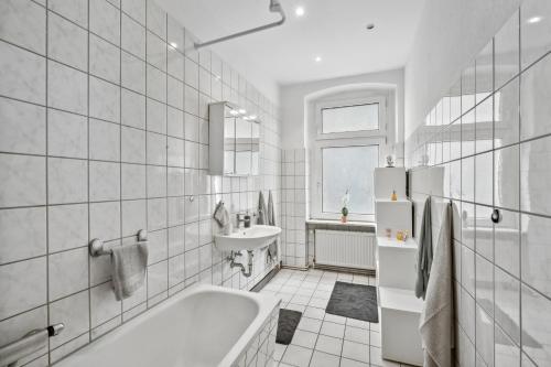 Koupelna v ubytování Wupper Home II, Top Lage Ideal für Geschäftsleute, Monteure, Familien, 3 Zimmer, Flachbild-TV