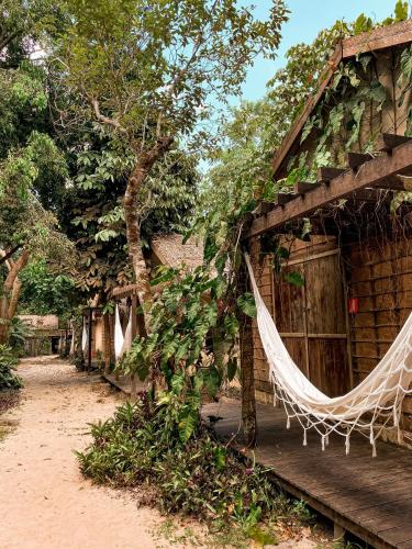 a hammock hanging from the side of a building at Pousada Alter in Alter do Chao