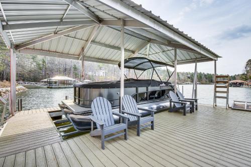 Φωτογραφία από το άλμπουμ του Lakefront Seneca Vacation Rental with Shared Dock! σε Salem