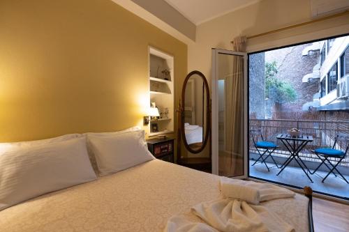 Oro's Stylish Kolonaki Flats Next to Metro & Museums