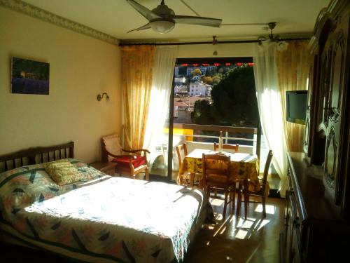 Studio Petite Provence vacances ou cure vue montagne