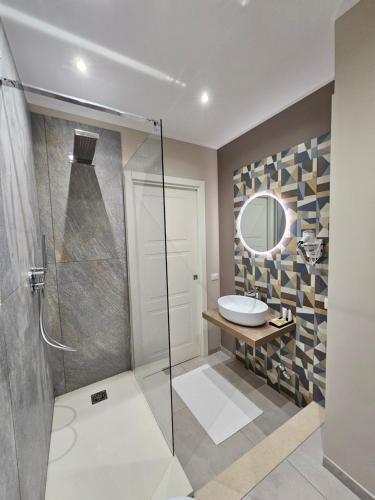 Ένα μπάνιο στο Santrid Suites